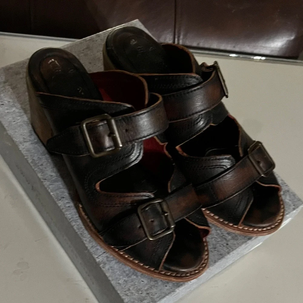 Freebird Women’s Dark Leather Sandal - Picture 1 of 9